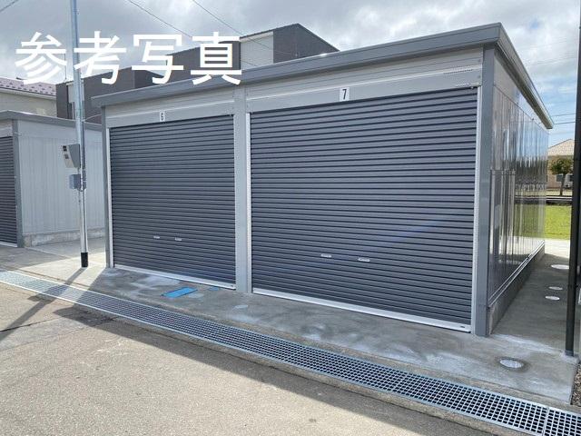 クレスト・ヴィラⅡ　ガレージの外観・駐車場イメージ1枚目