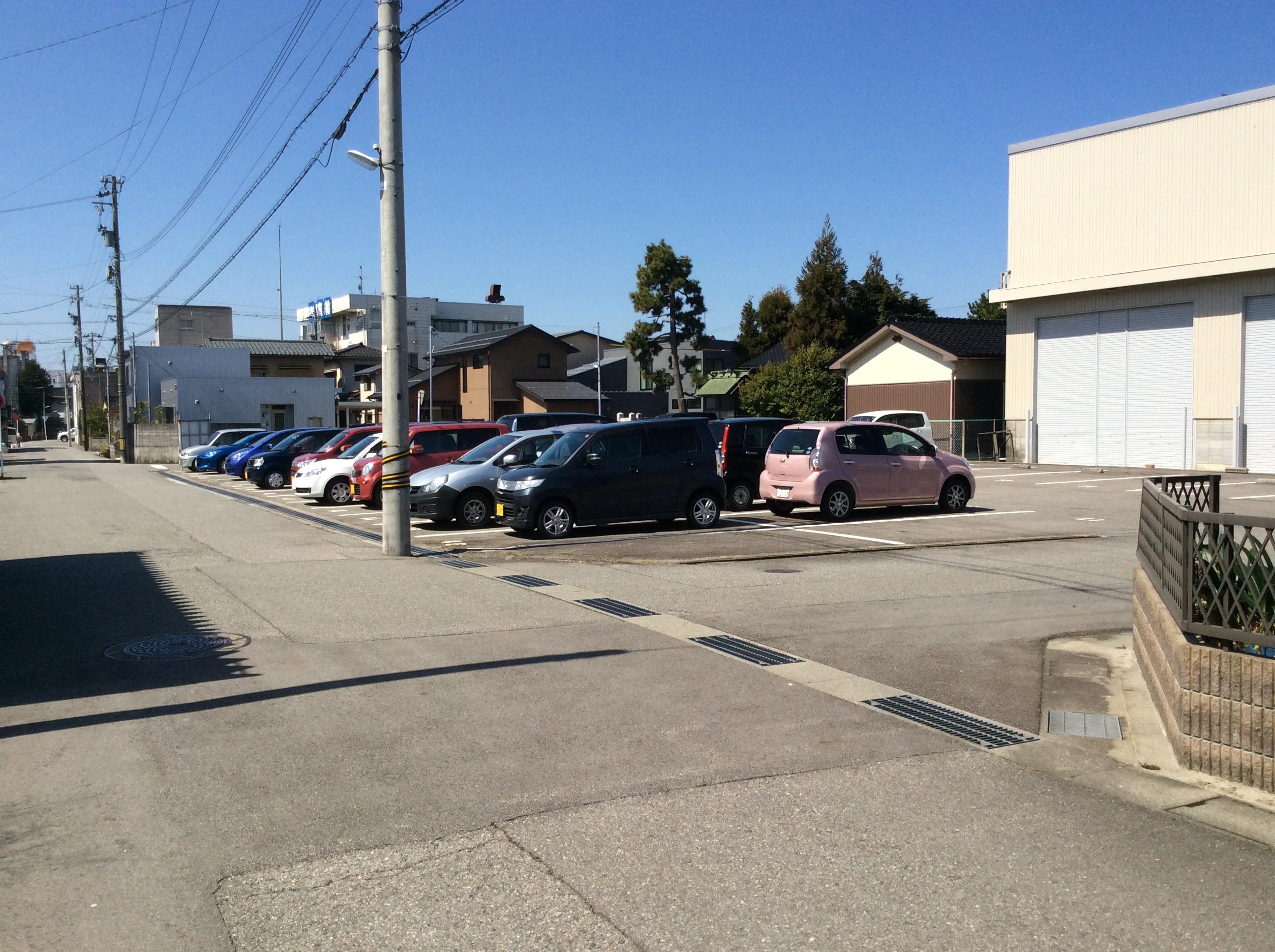 館出町2丁目月極駐車場の外観・駐車場イメージ1枚目