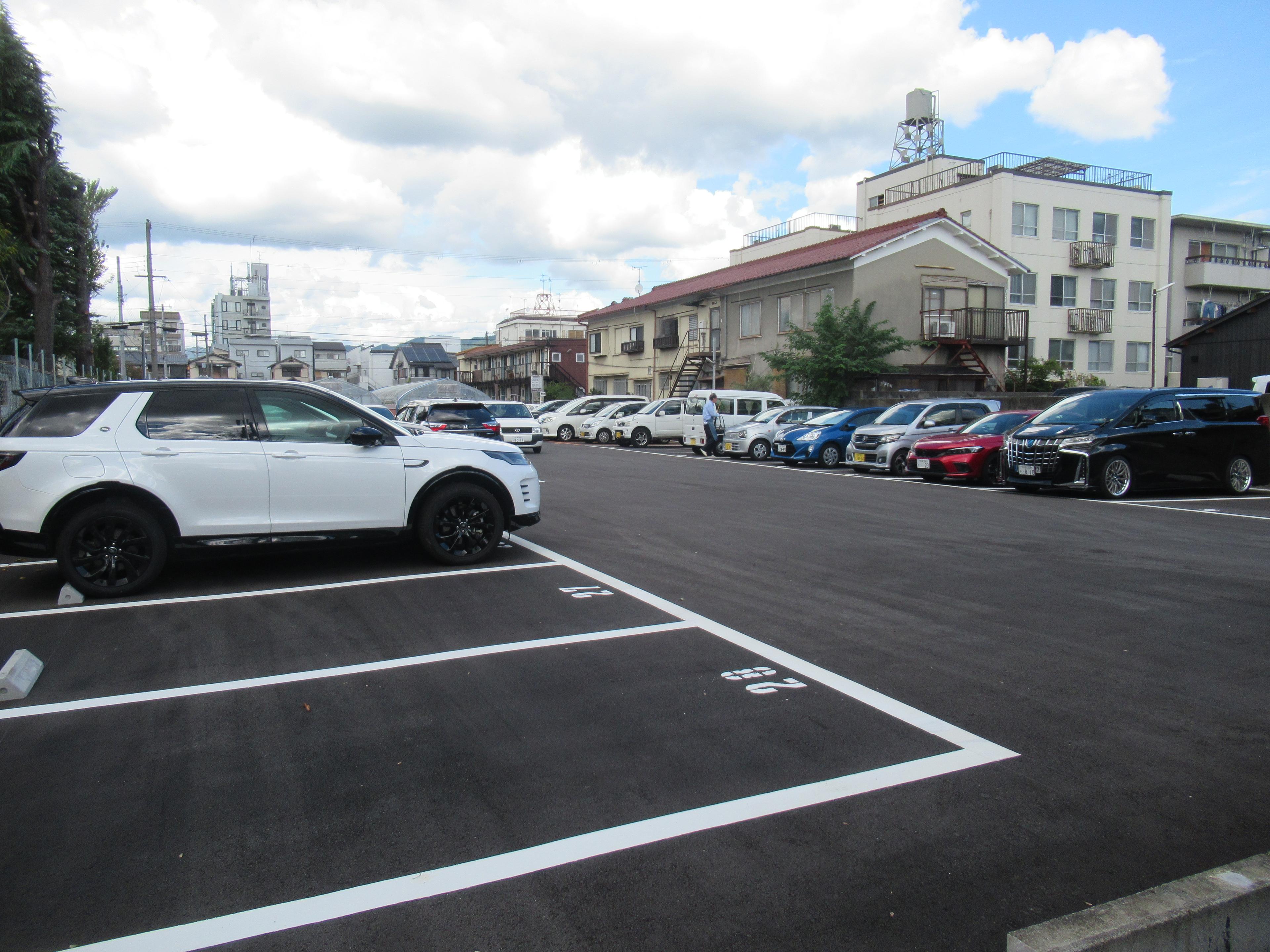塚本公園ガレージの外観・駐車場イメージ2枚目