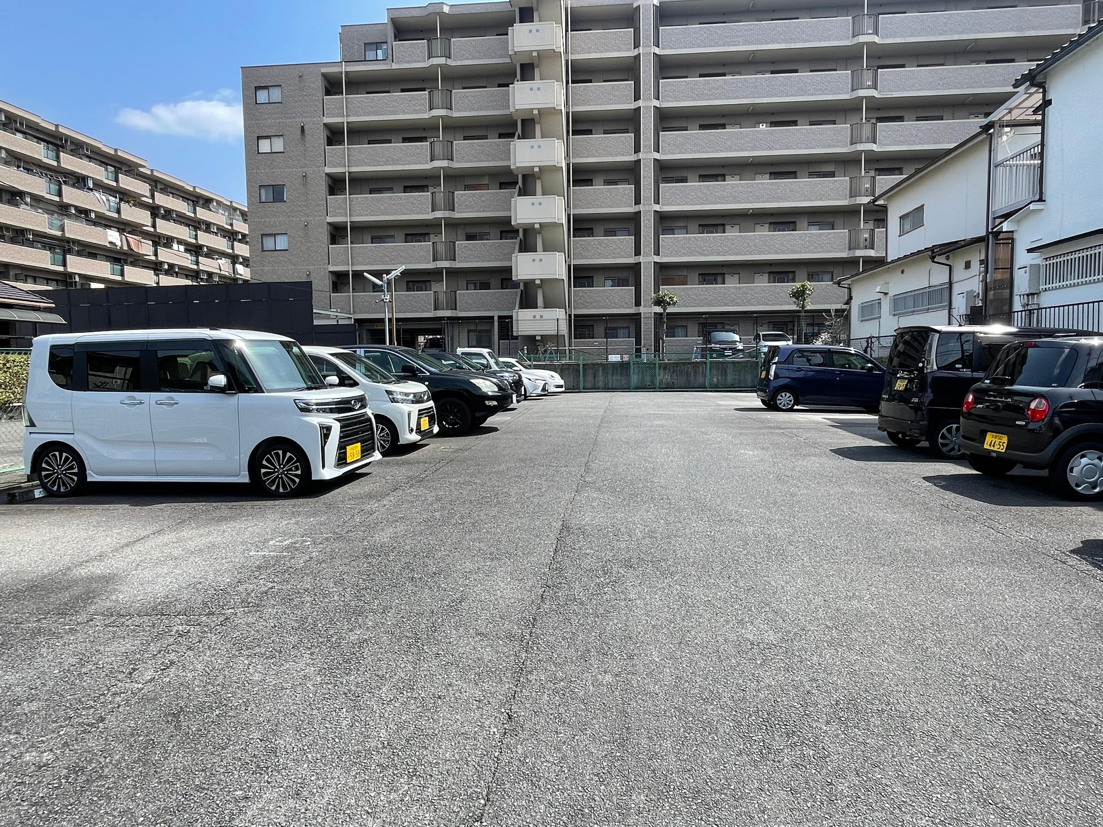 谷下りガレージの外観・駐車場イメージ1枚目