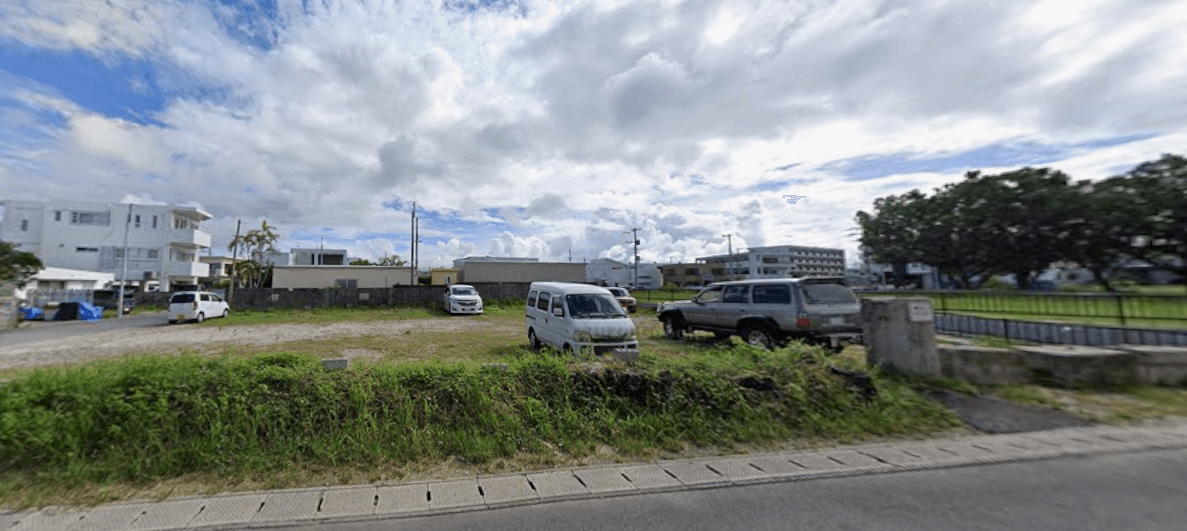 ラバールカナン登野城　離れ駐車場の外観・駐車場イメージ2枚目