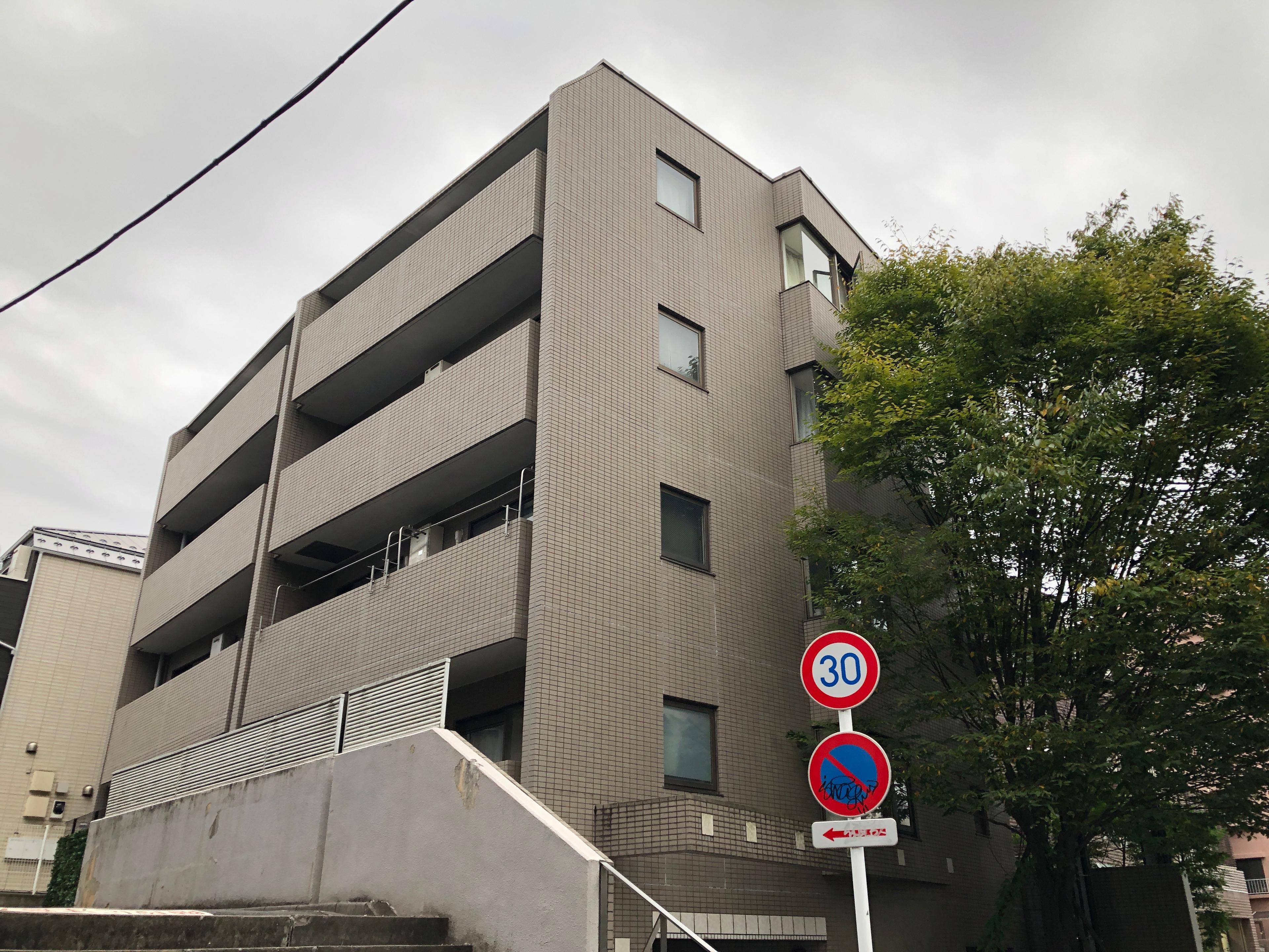 エスポワール池尻　敷地内駐車場の外観・駐車場イメージ1枚目