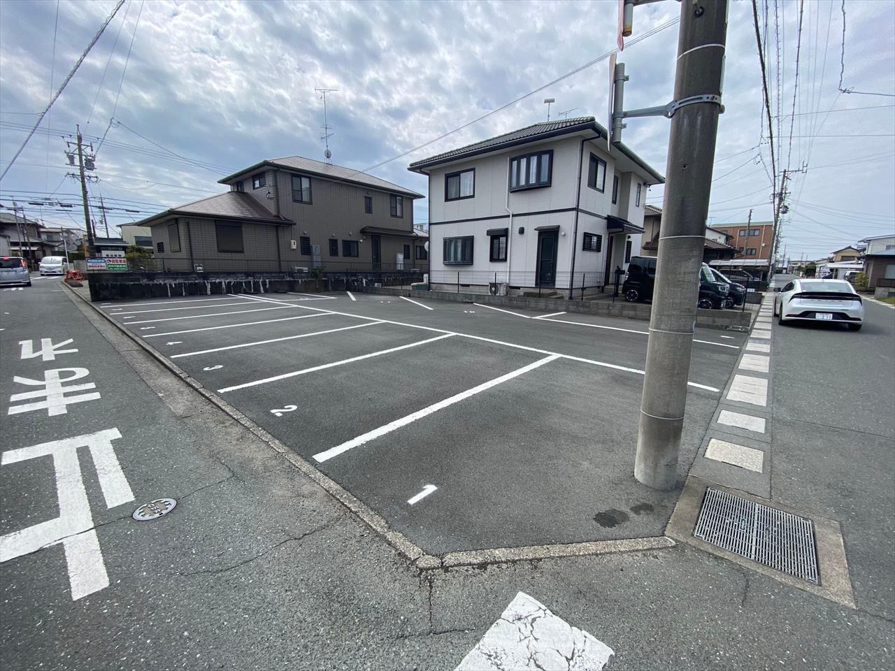 高塚町125-1の外観・駐車場イメージ1枚目