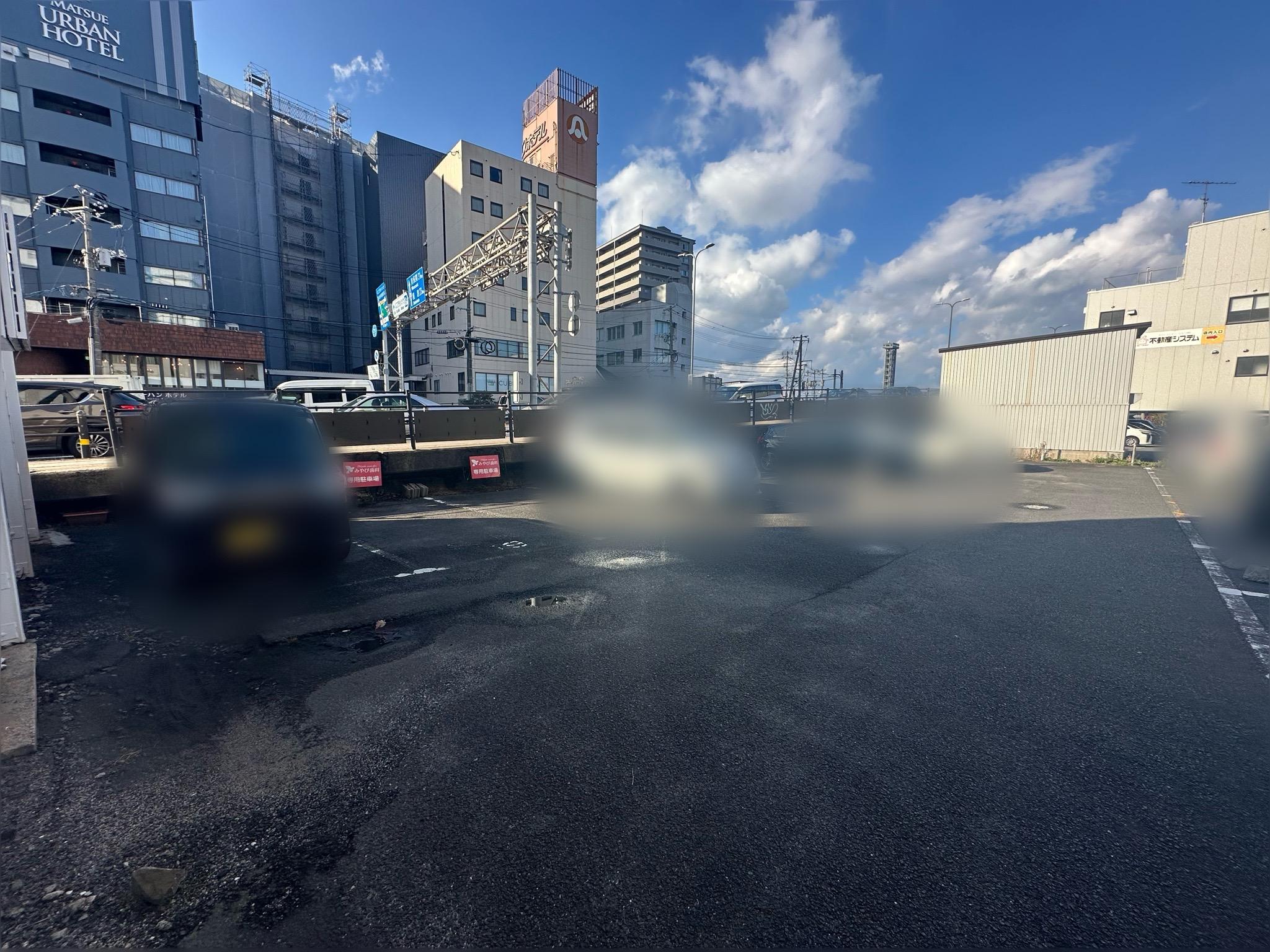 駅前ガレージ・ワタナベ駐車場の外観・駐車場イメージ2枚目