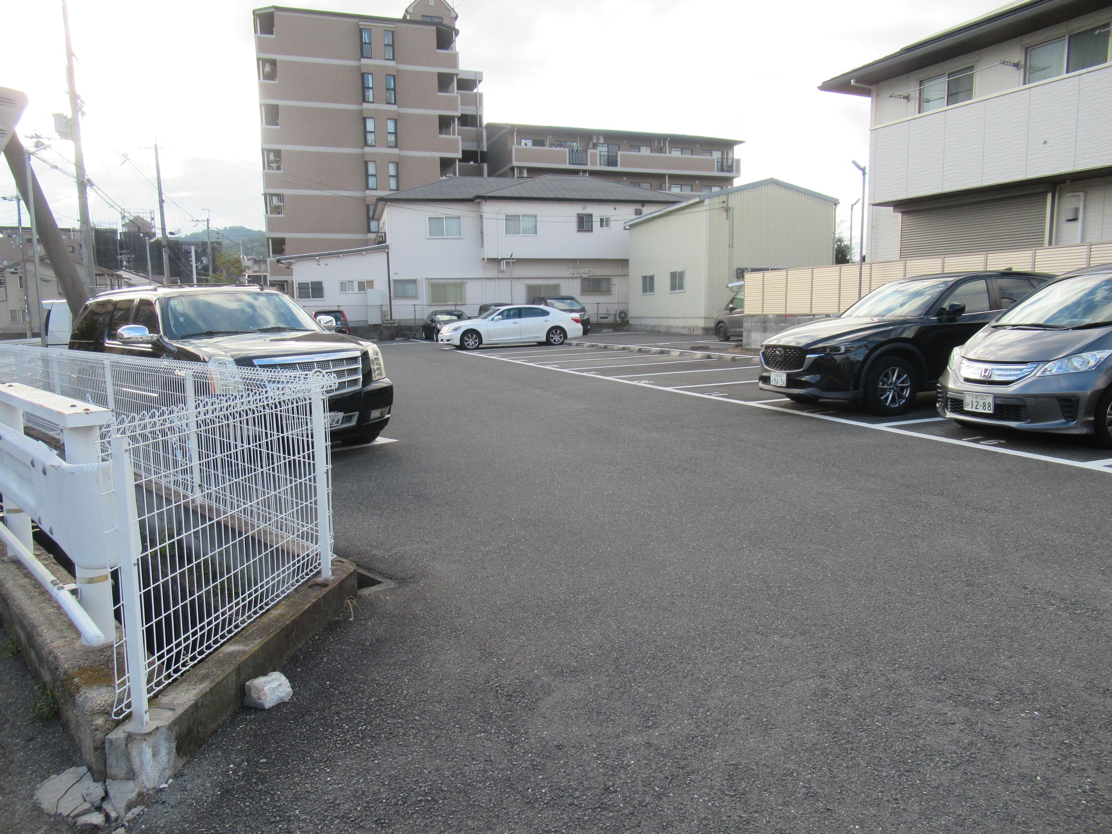桂川ガレージの外観・駐車場イメージ2枚目