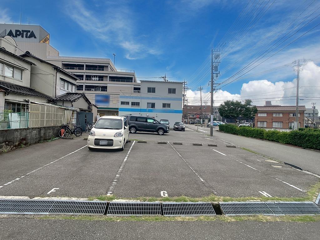 中村町１４０パーキングの外観・駐車場イメージ2枚目