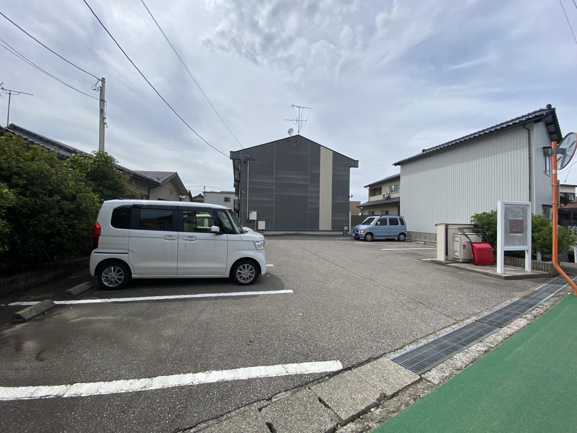 サンブロス(34468)の外観・駐車場イメージ1枚目