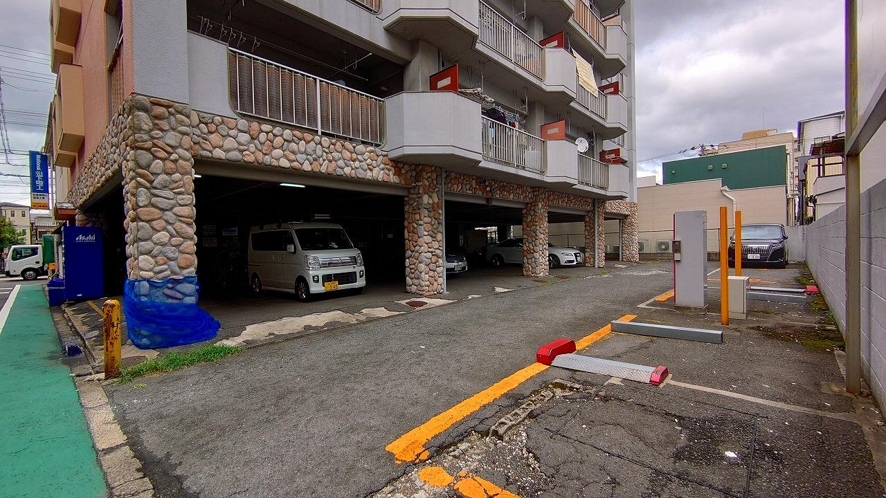 フローラルコートの外観・駐車場イメージ1枚目