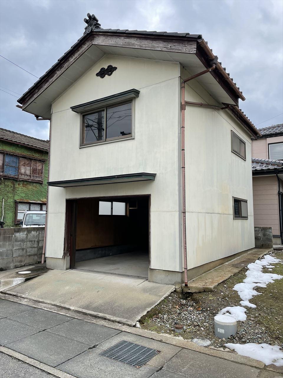 石川大山車庫の外観・駐車場イメージ1枚目