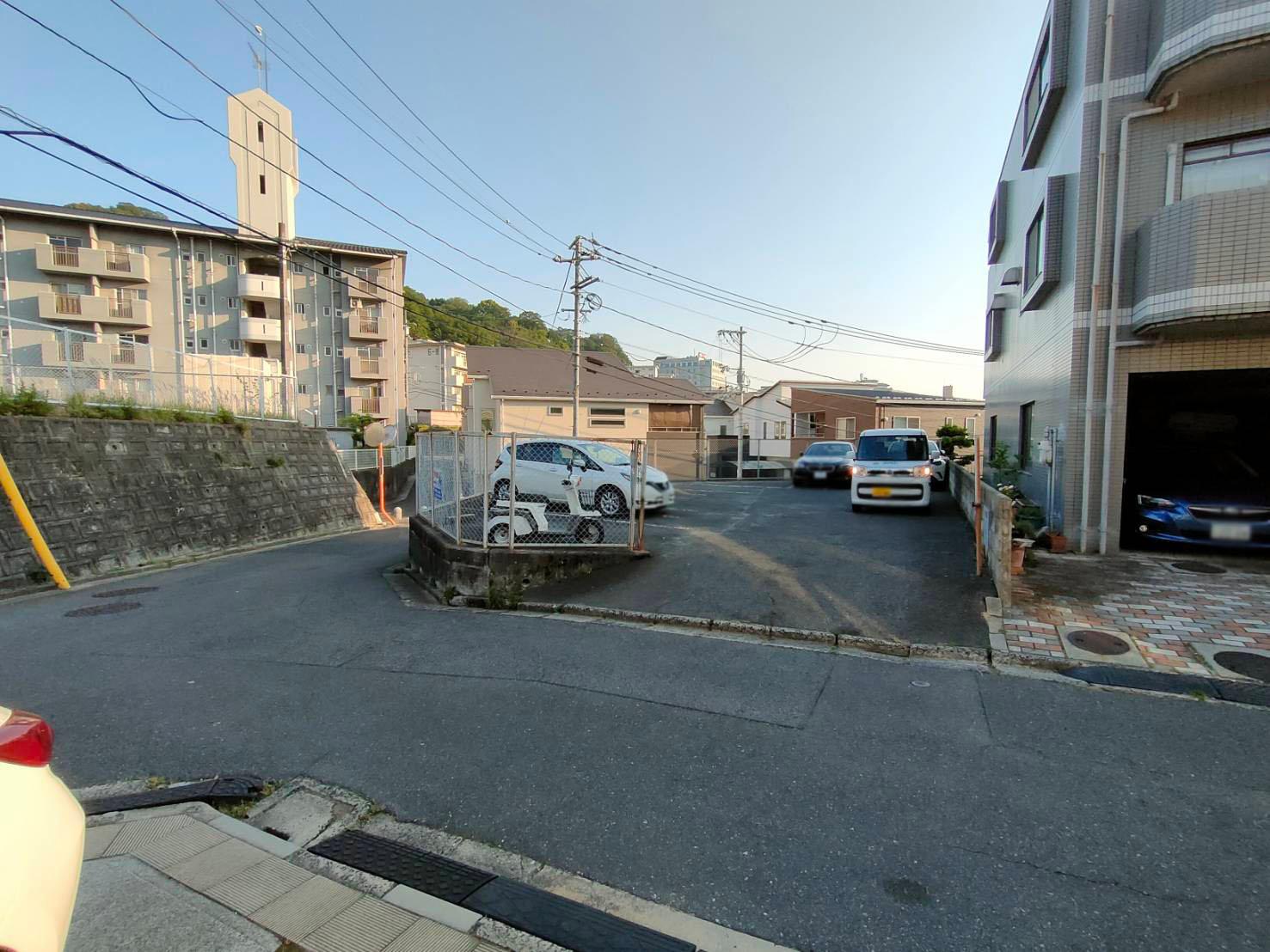 向井ガレージの外観・駐車場イメージ1枚目