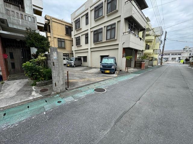 糸数駐車場の外観・駐車場イメージ1枚目