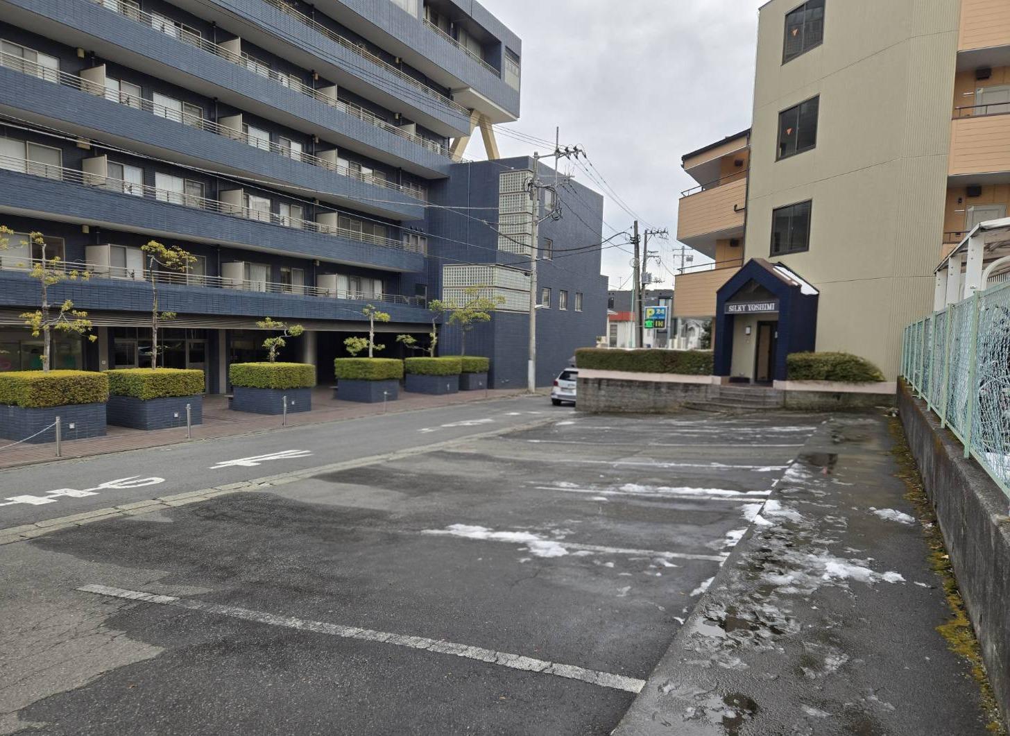 プレジオ小山の外観・駐車場イメージ3枚目