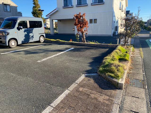 ファーストスターの外観・駐車場イメージ1枚目
