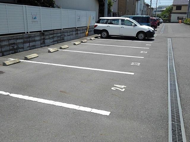 ドマーニ(52198)の外観・駐車場イメージ2枚目