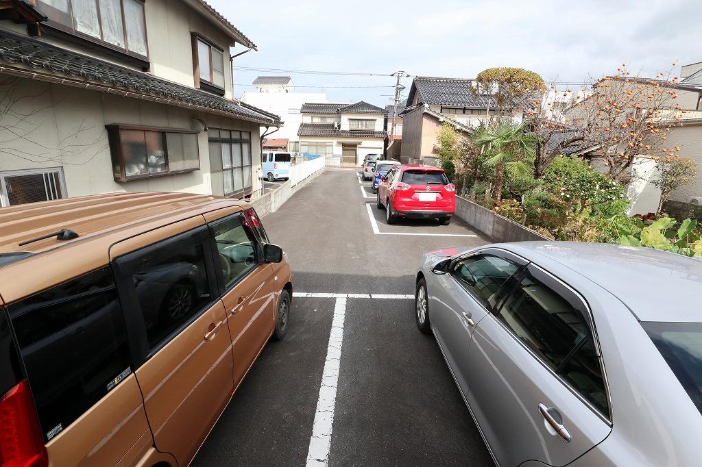吉方町2丁目205駐車場の外観・駐車場イメージ3枚目