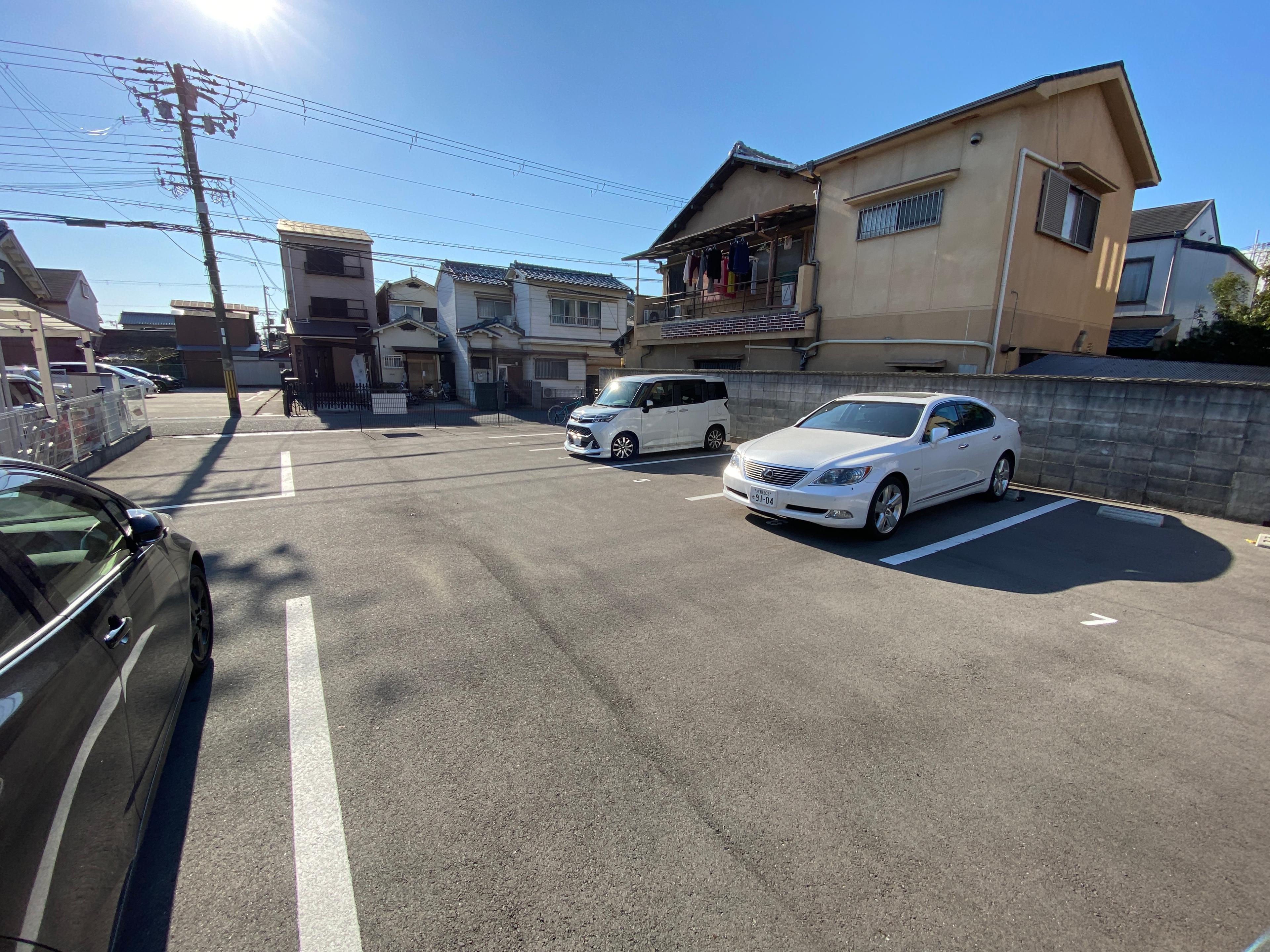 大手西ガレージCの外観・駐車場イメージ2枚目