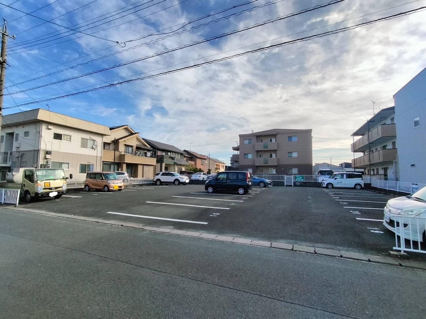 サウスパークの外観・駐車場イメージ1枚目