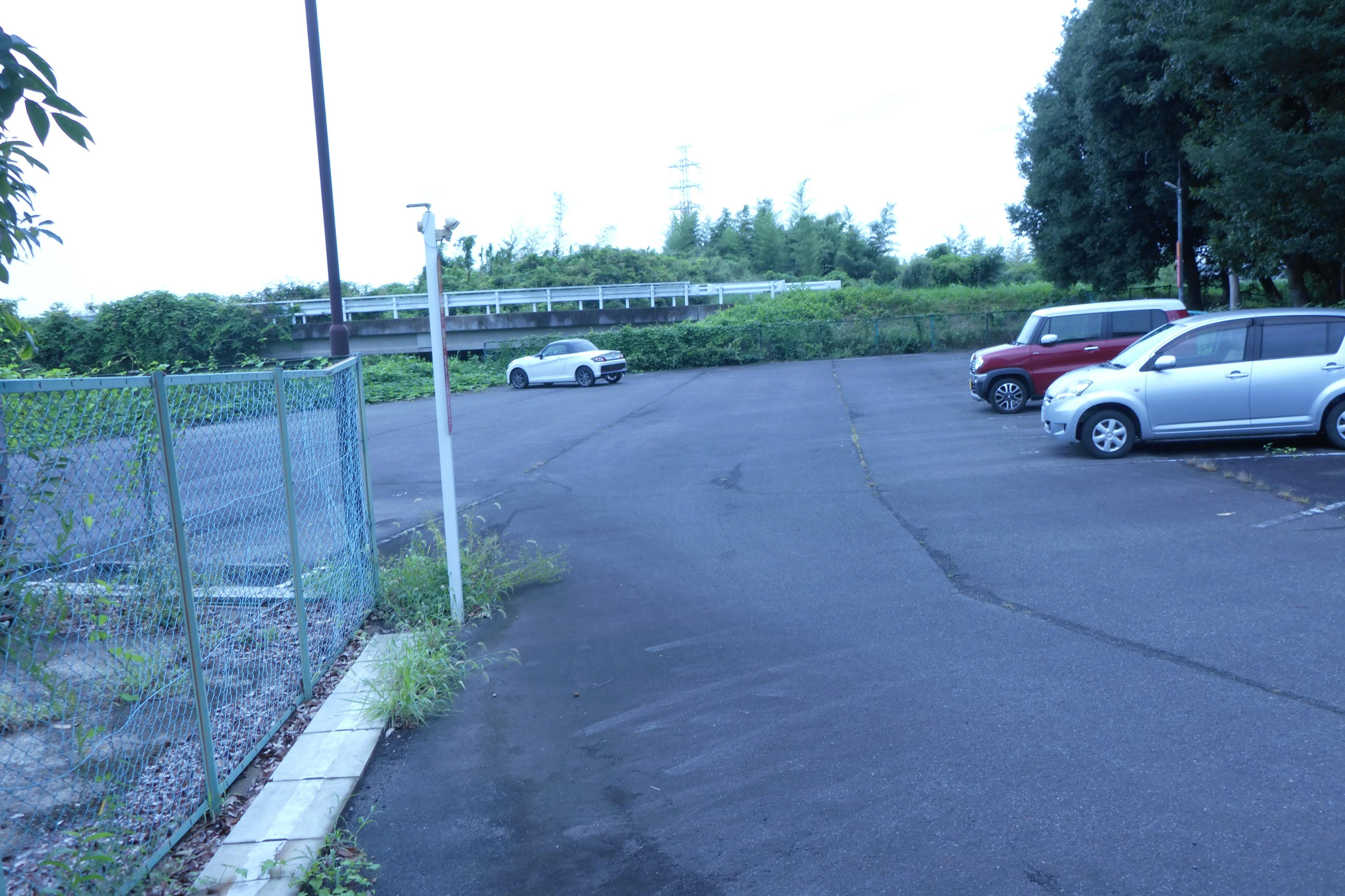 340001の外観・駐車場イメージ2枚目