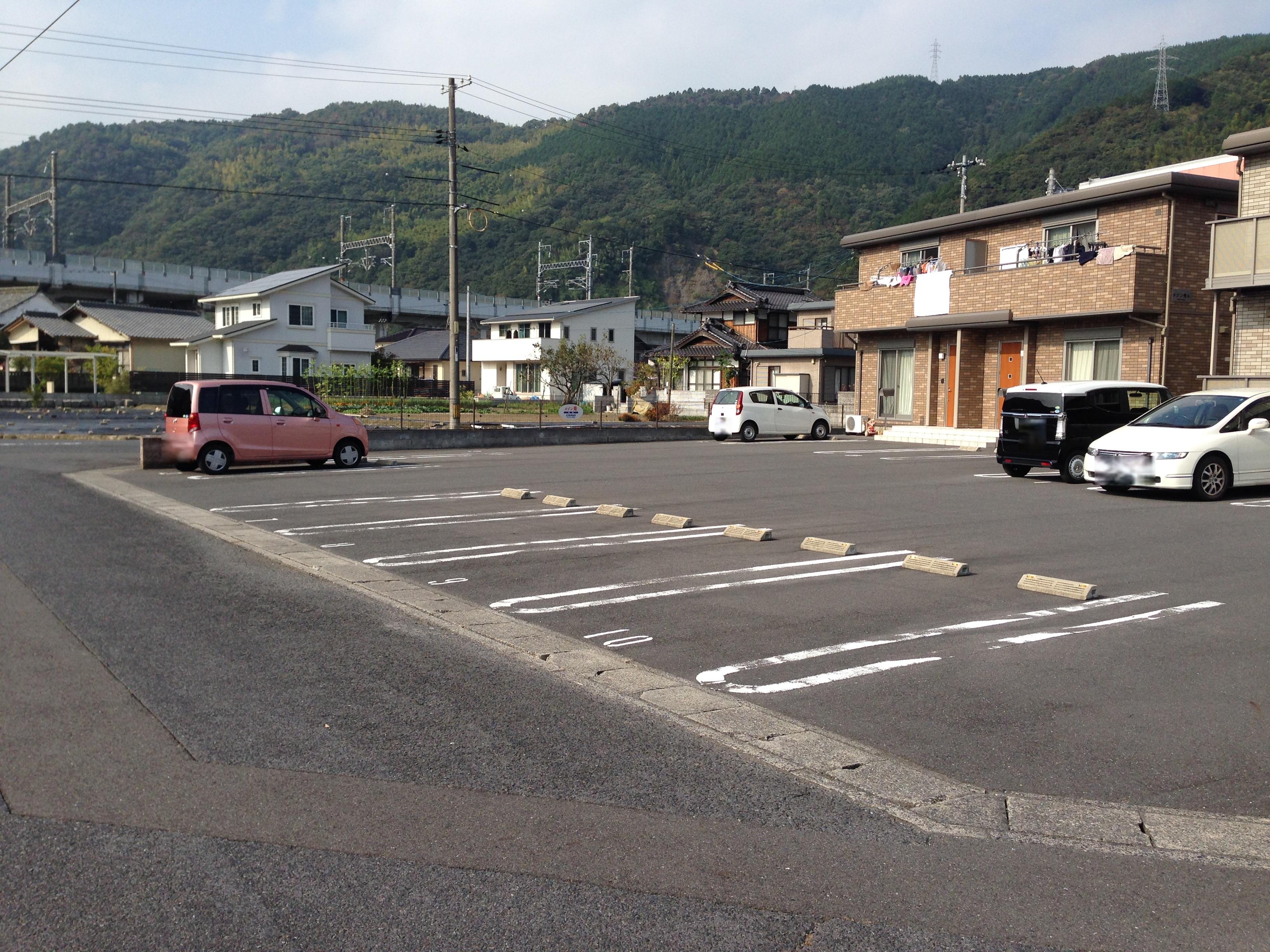 メゾン秀月極駐車場の外観・駐車場イメージ1枚目