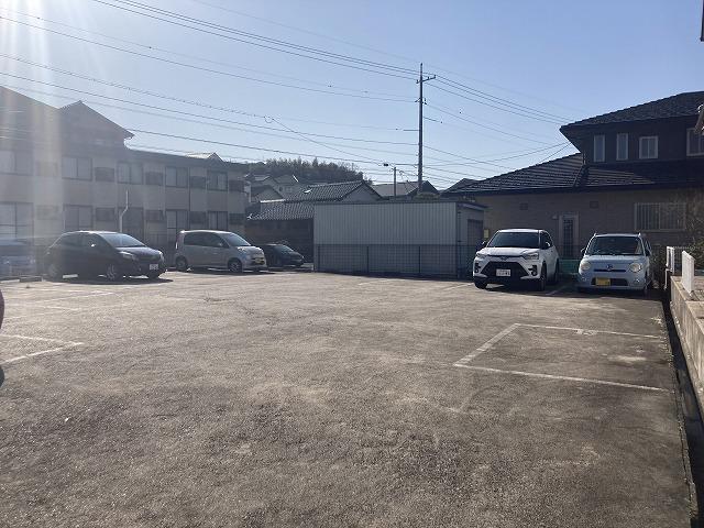 新国屋団地入口駐車場の外観・駐車場イメージ1枚目