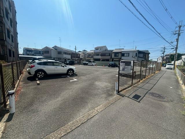 大八木（御正町）ガレージの外観・駐車場イメージ1枚目
