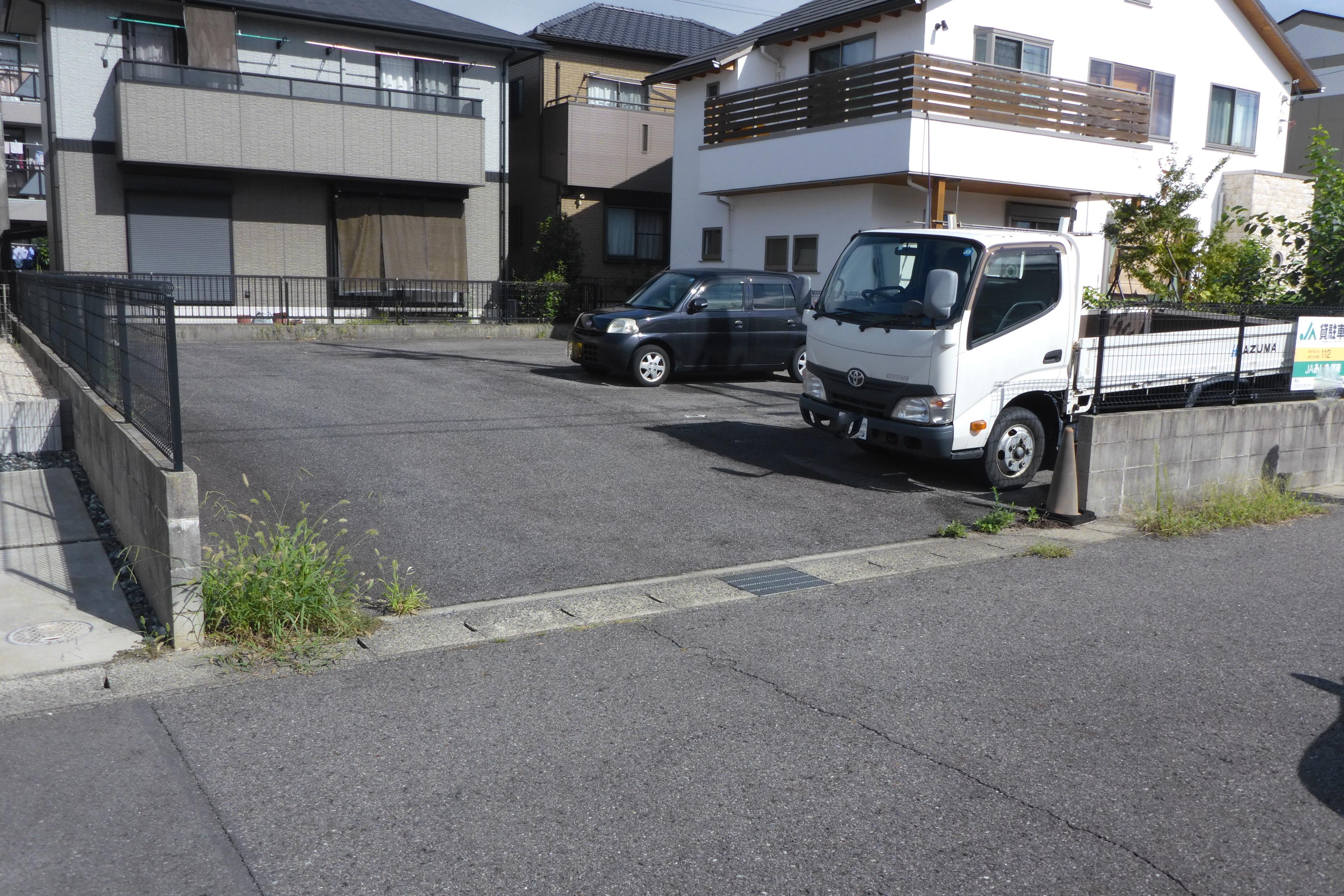 320112の外観・駐車場イメージ1枚目
