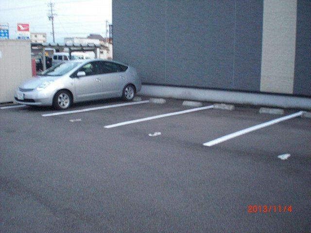 ファミーユγ(36732)の外観・駐車場イメージ1枚目