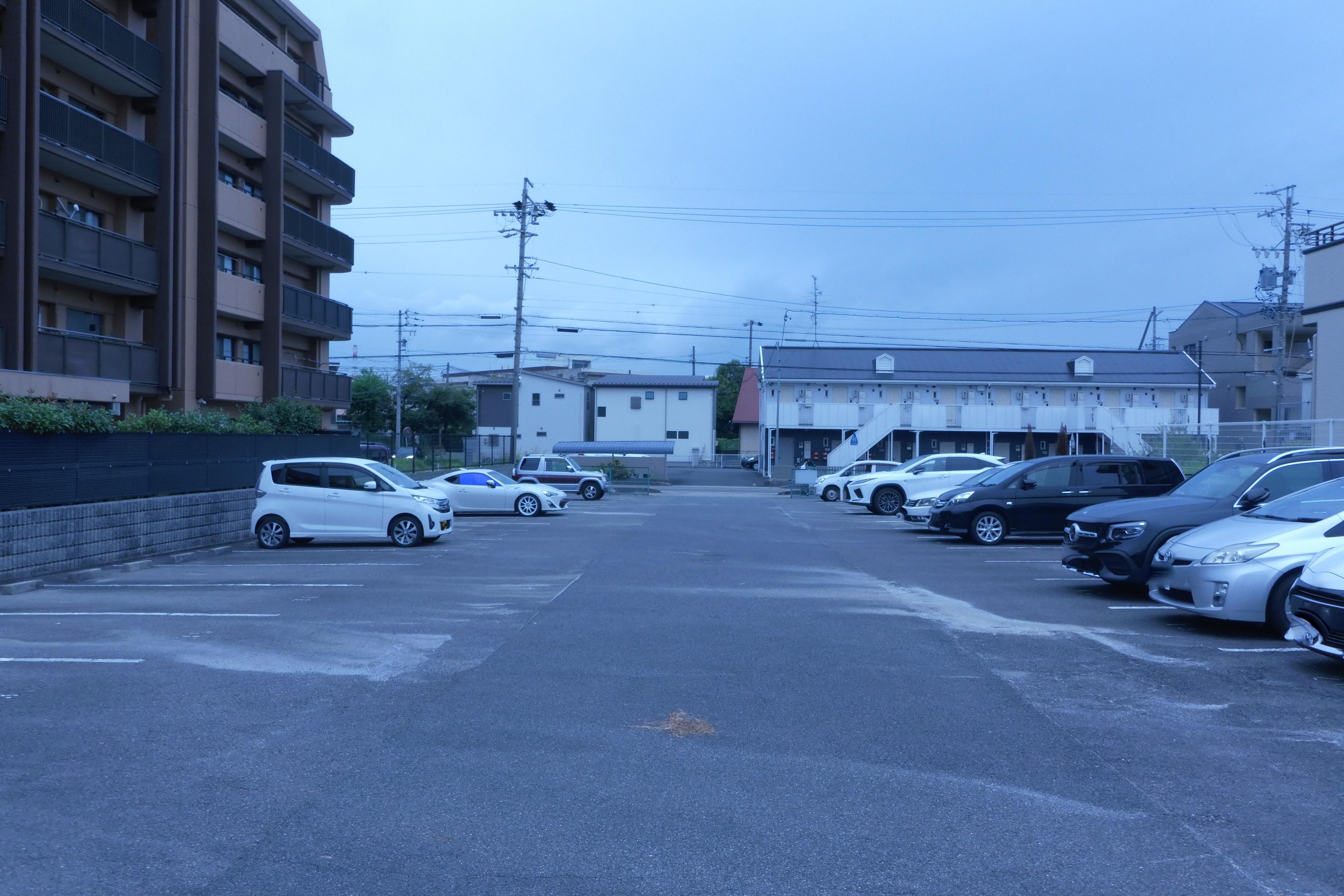 320129の外観・駐車場イメージ2枚目