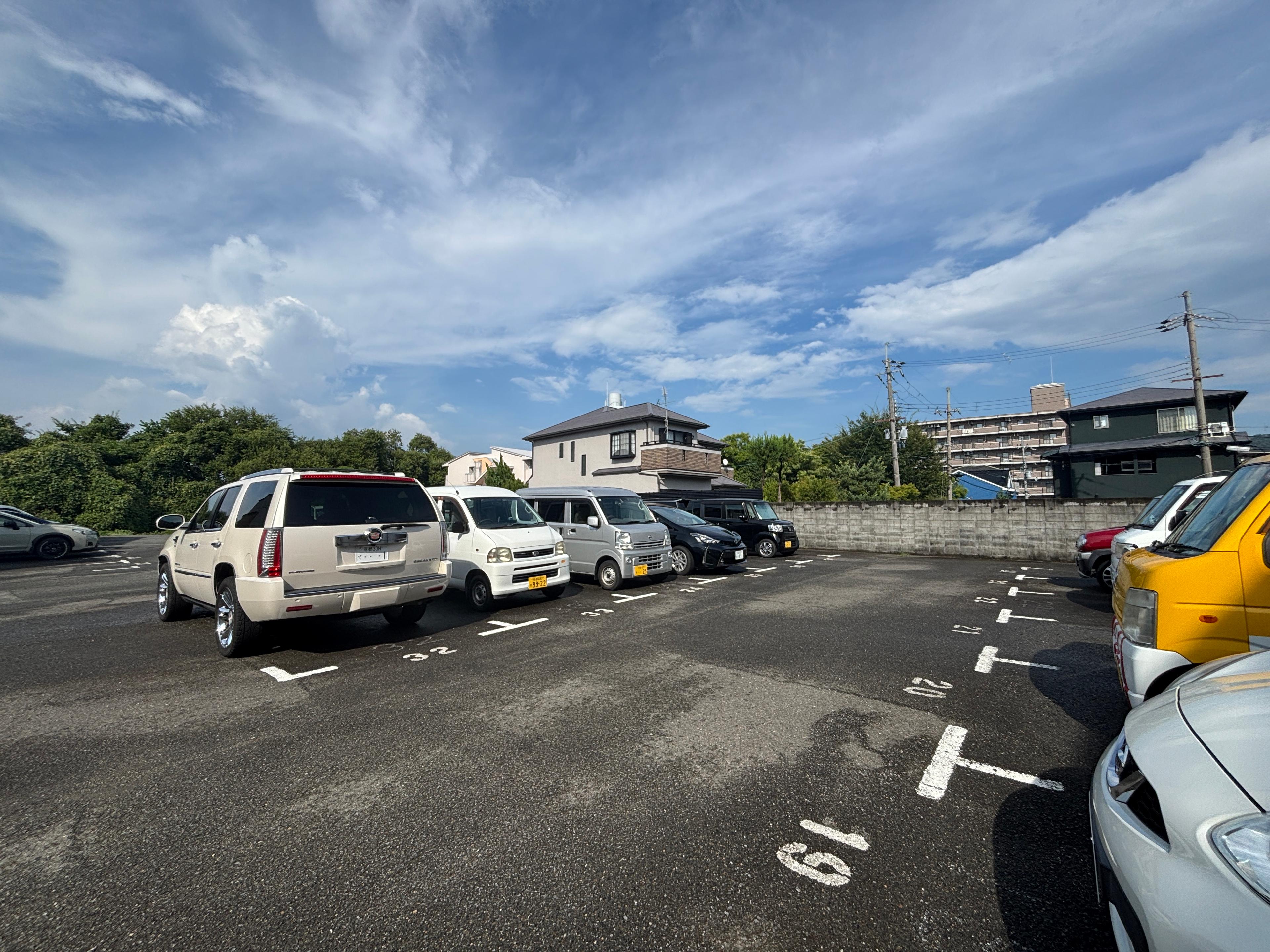 ひびきガレージの外観・駐車場イメージ2枚目
