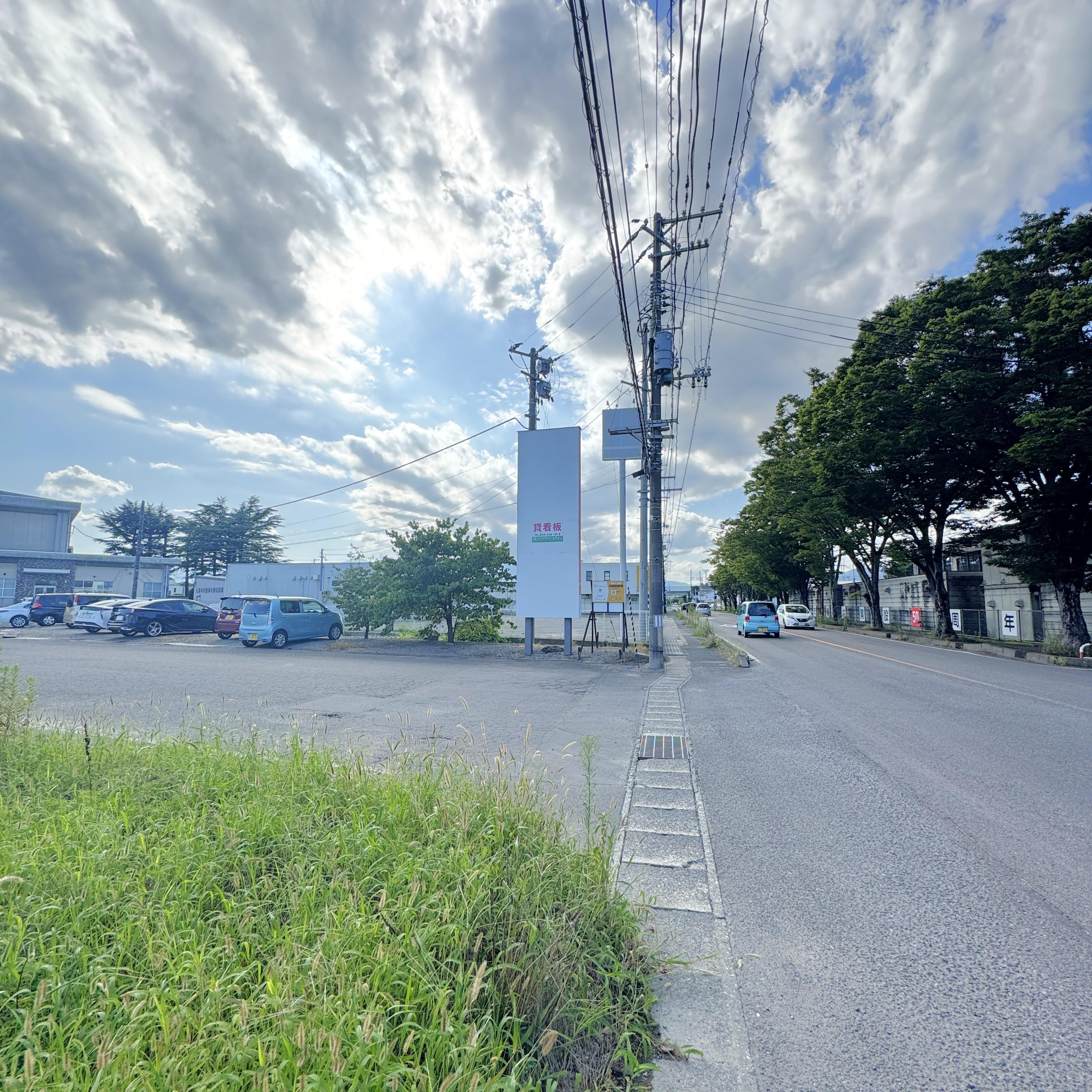 丸果月極駐車場の外観・駐車場イメージ2枚目