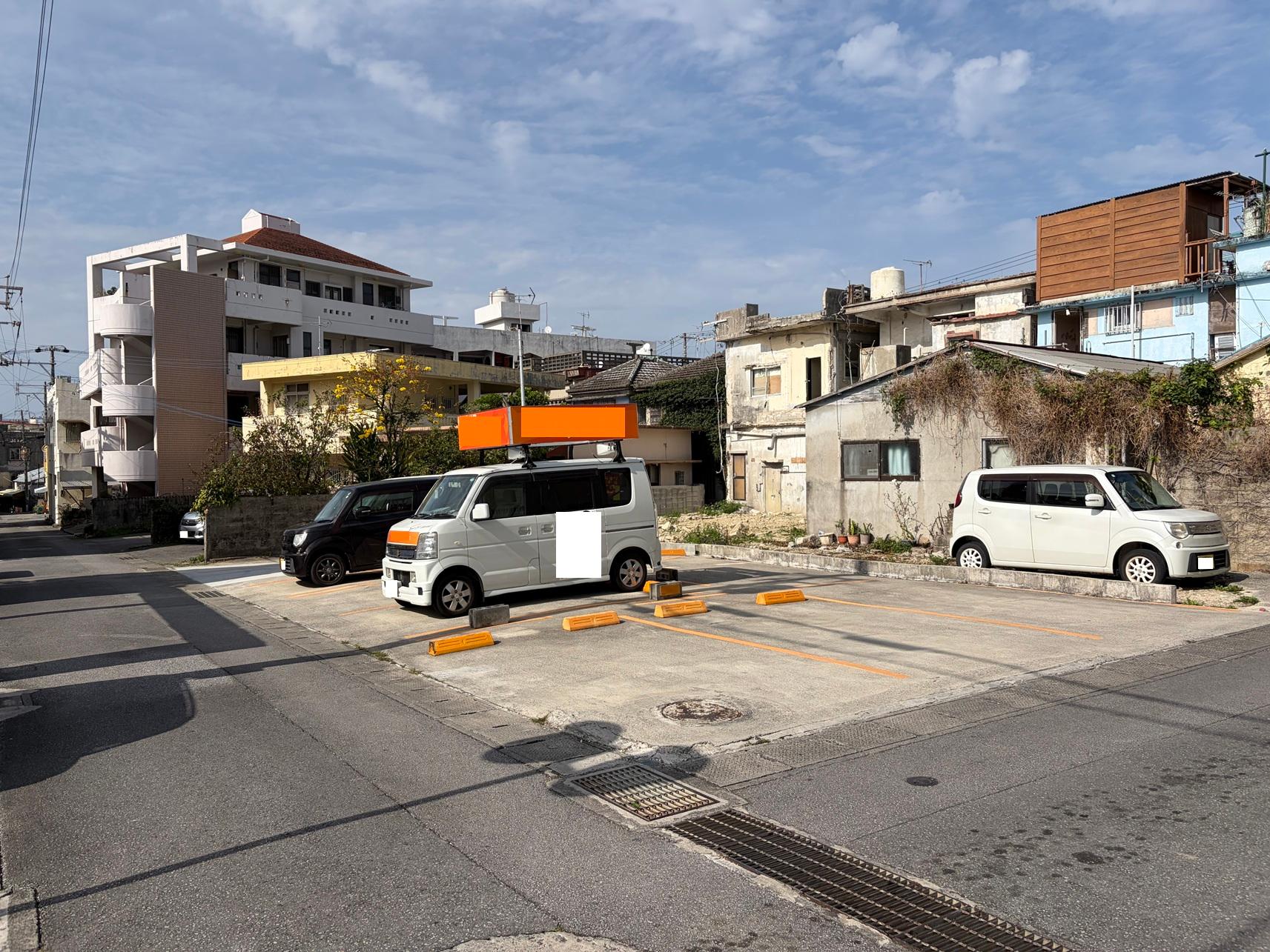 新垣駐車場4の外観・駐車場イメージ2枚目
