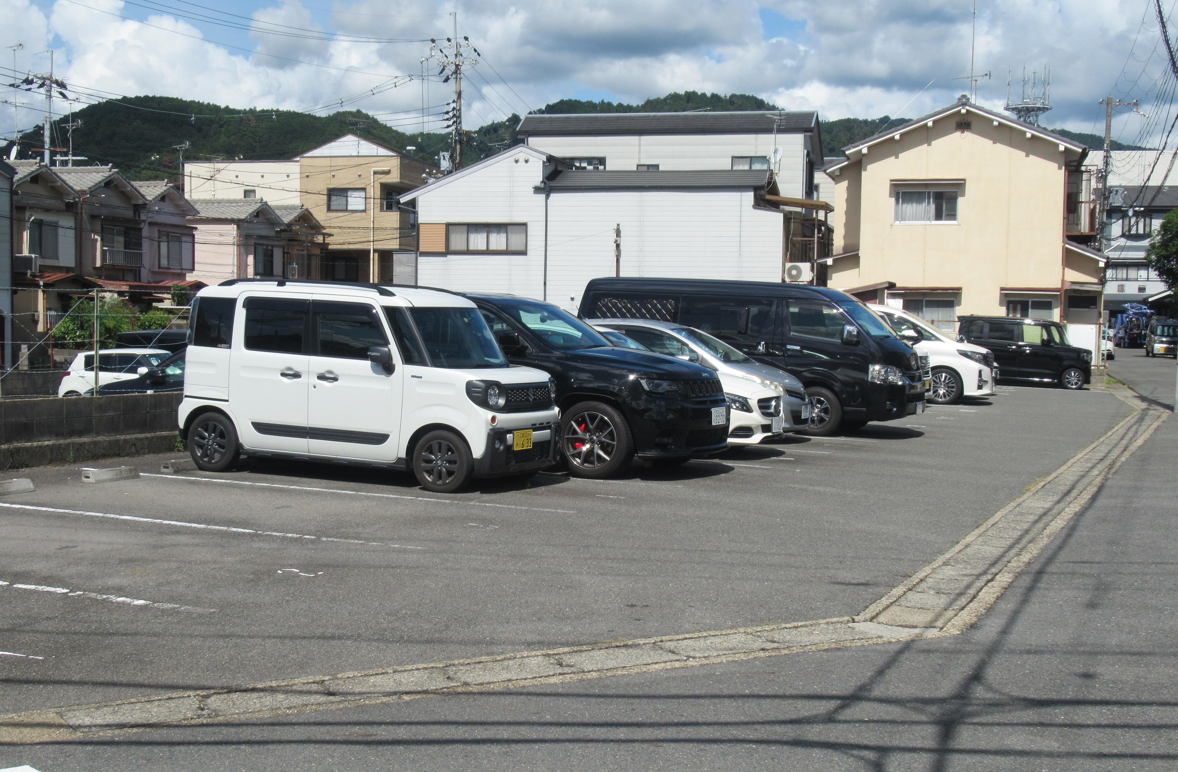 岩田ガレージ2の外観・駐車場イメージ1枚目
