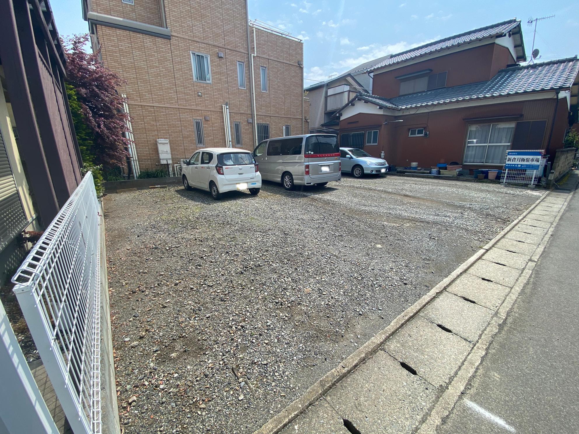 新倉月極駐車場の外観・駐車場イメージ2枚目