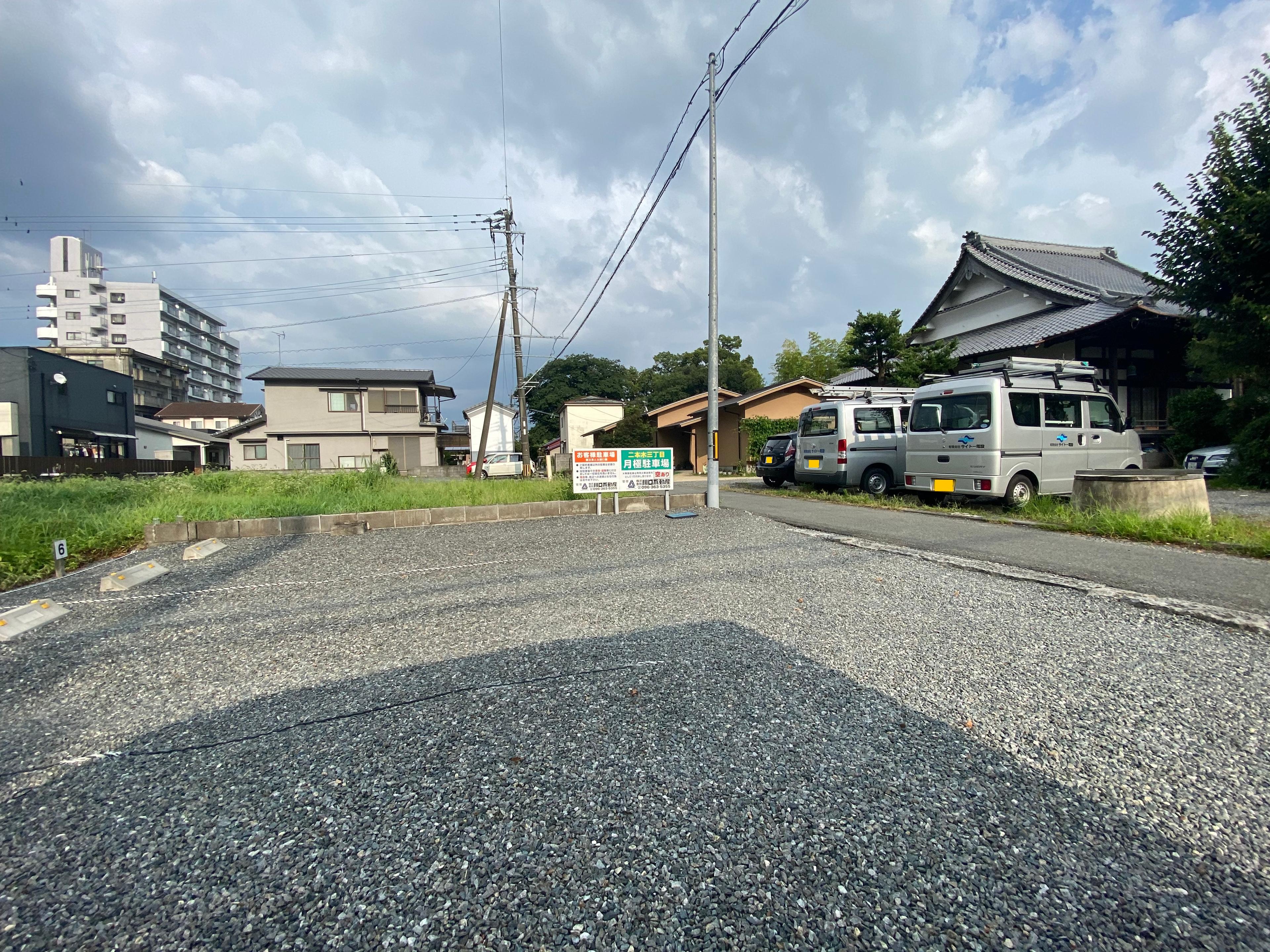 二本木三丁目月極駐車場の外観・駐車場イメージ1枚目