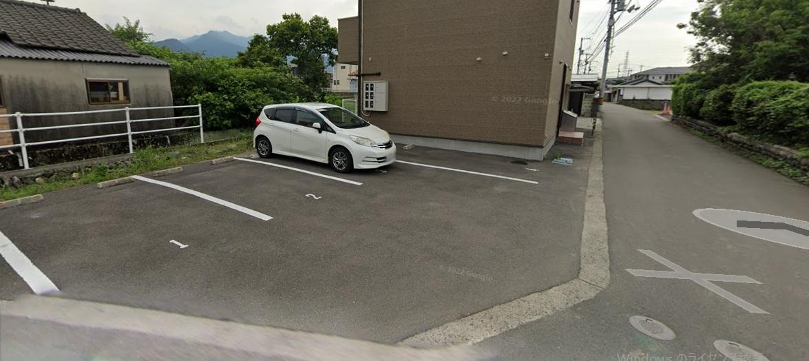 ロイヤルせと月極駐車場の外観・駐車場イメージ1枚目