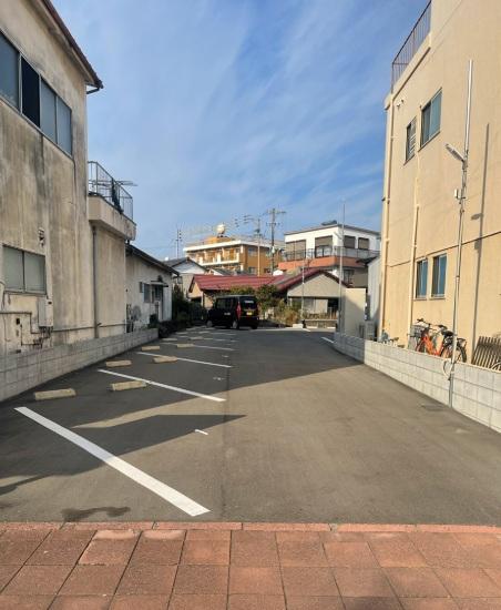 中村２丁目バス停前の外観・駐車場イメージ1枚目