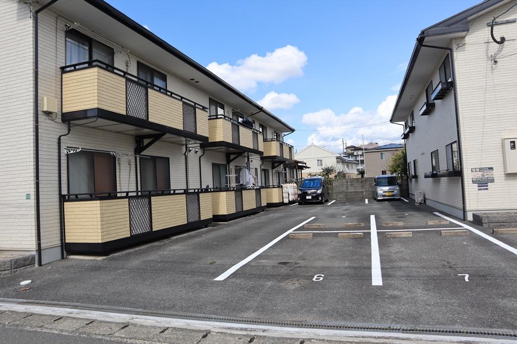 フォブール安田の外観・駐車場イメージ2枚目