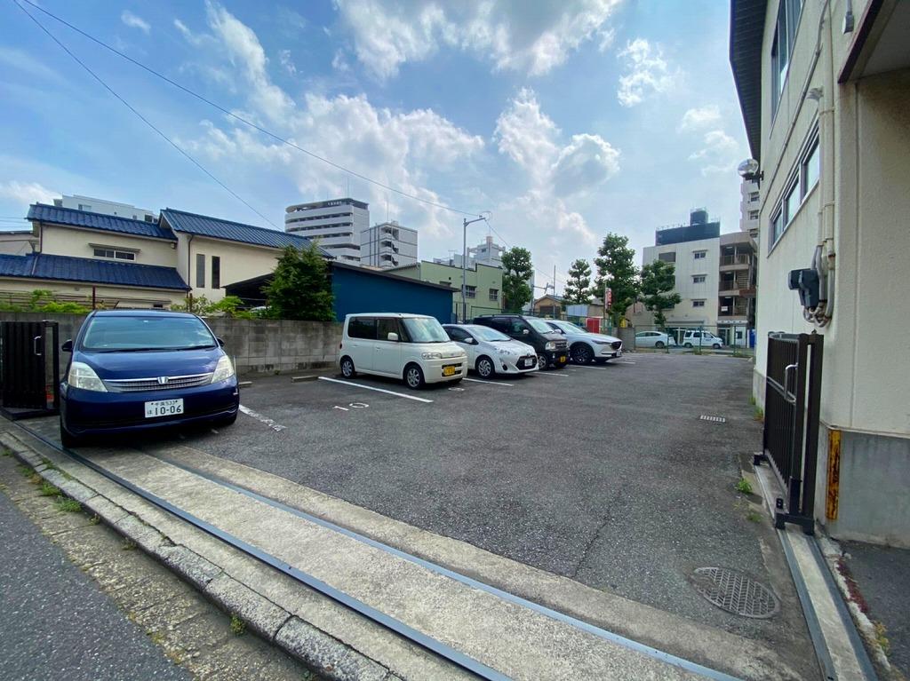 院内パーキングの外観・駐車場イメージ1枚目