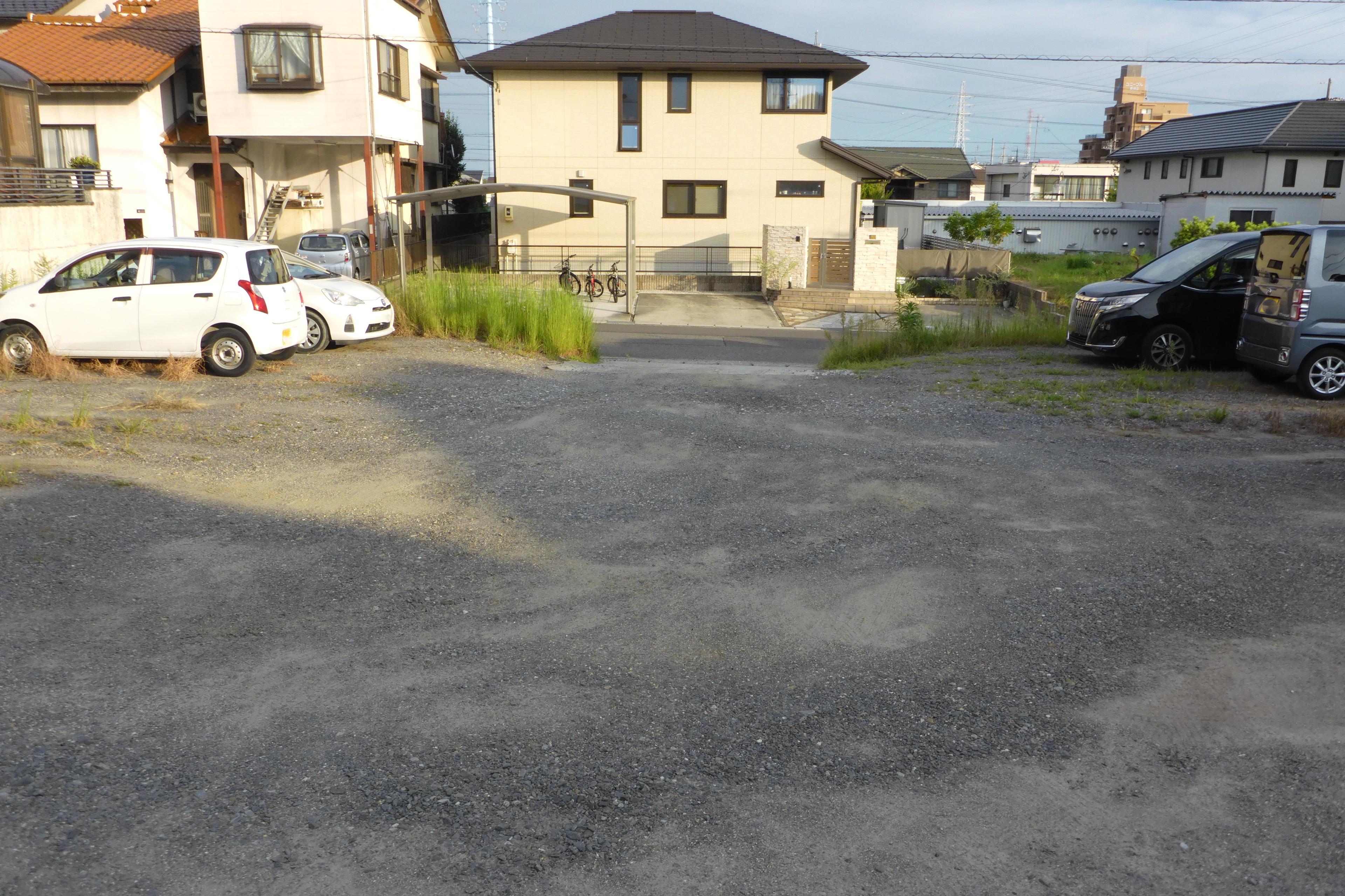 320022の外観・駐車場イメージ2枚目