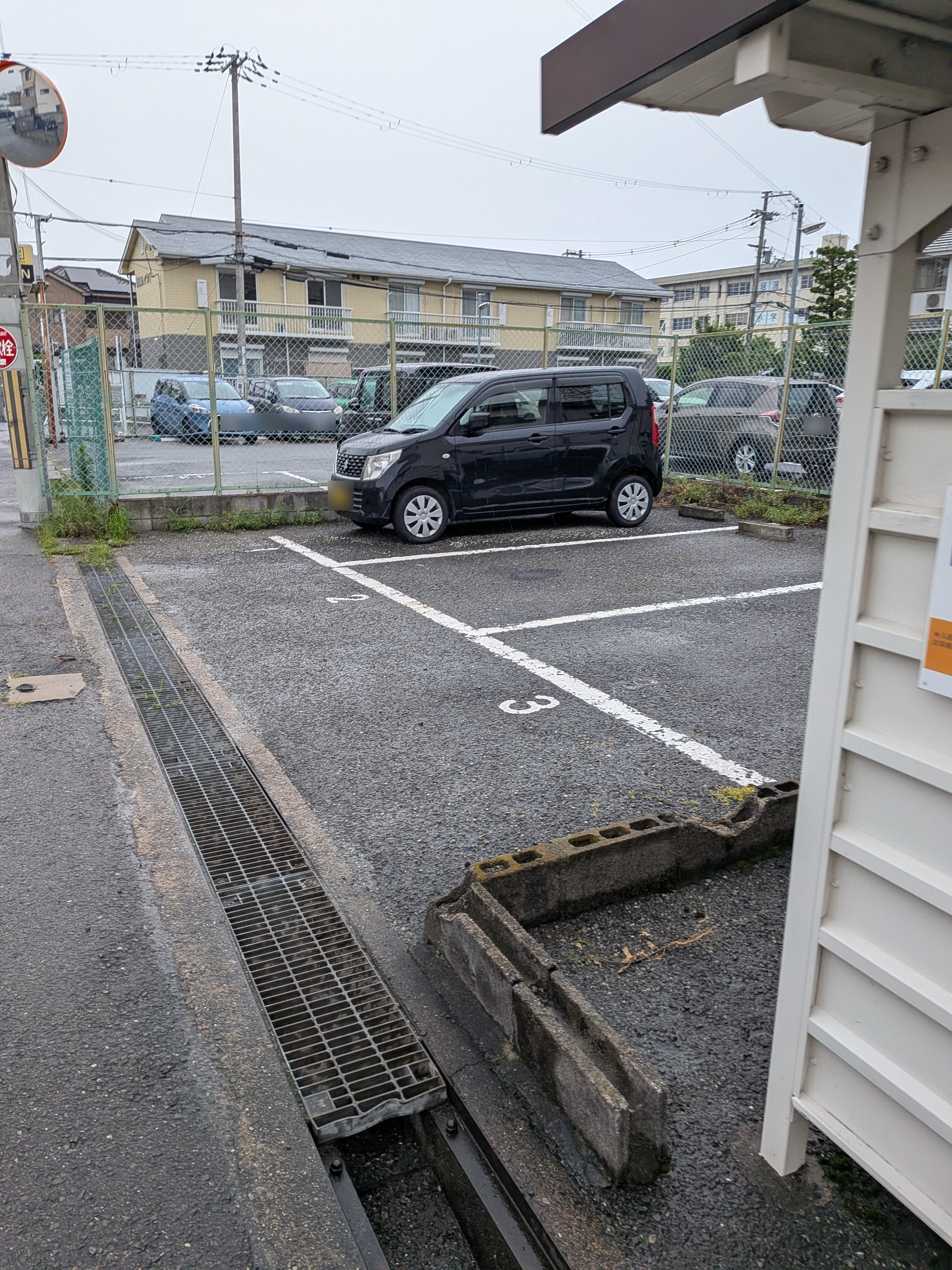 杉岡ハイツの外観・駐車場イメージ2枚目