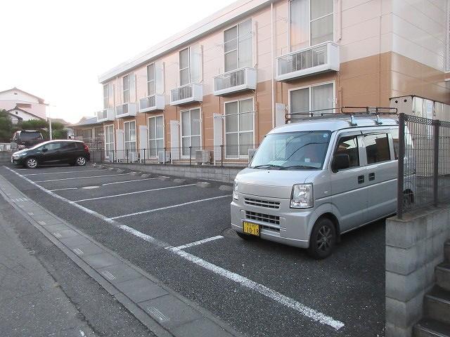 α(15104)の外観・駐車場イメージ1枚目