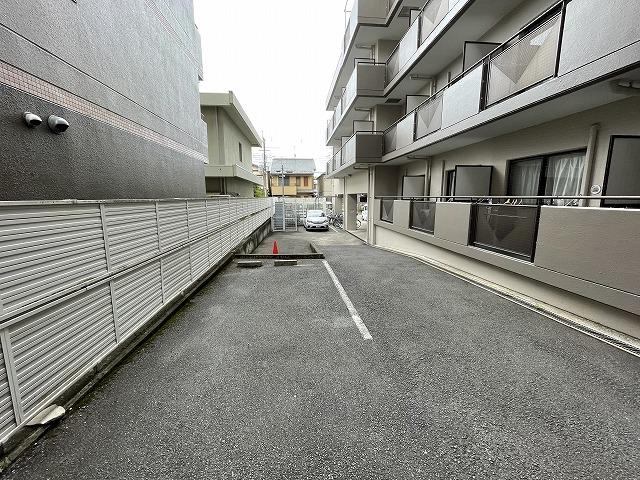 メゾンブリアンの外観・駐車場イメージ3枚目