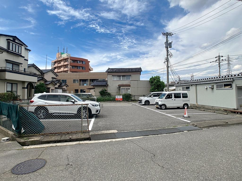 長沢駐車場の外観・駐車場イメージ1枚目