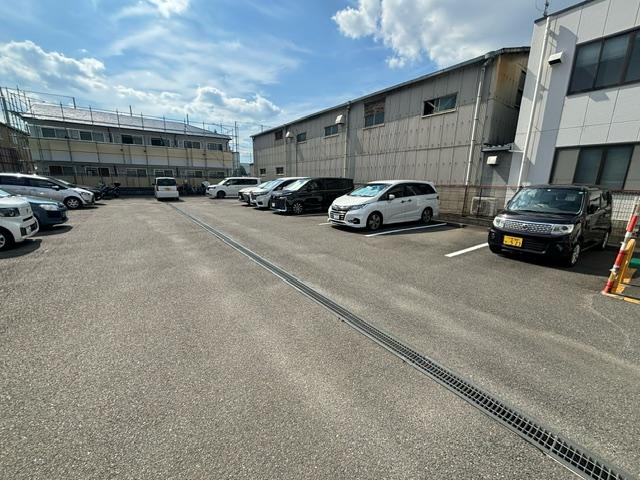 池田町太田ガレージの外観・駐車場イメージ3枚目