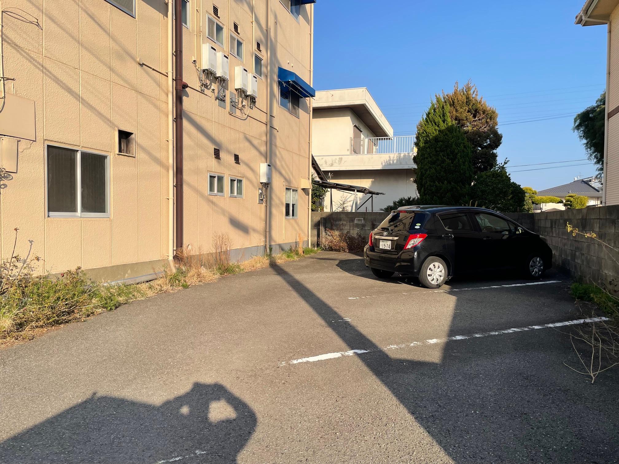 市小路月極駐車場の外観・駐車場イメージ2枚目