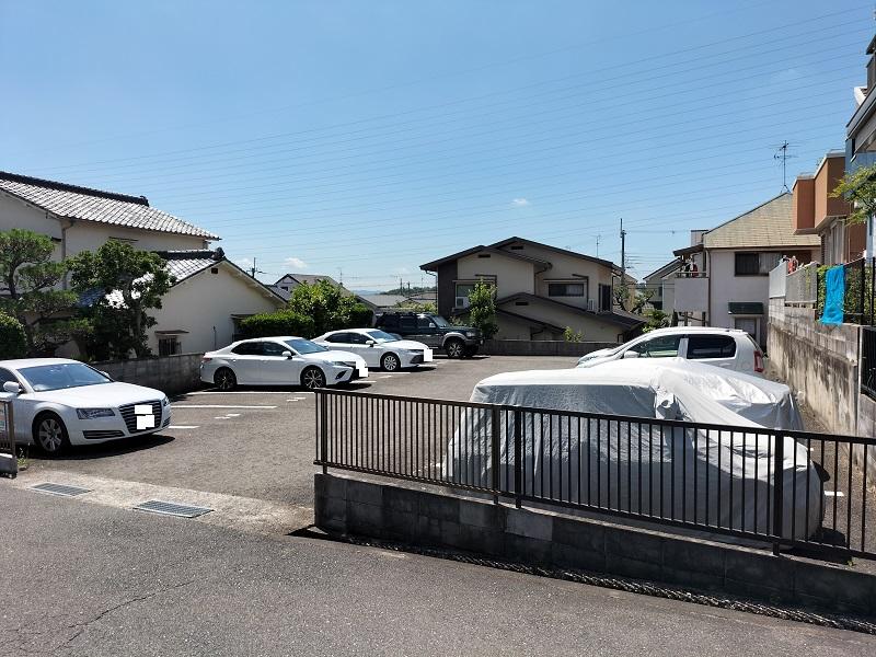 三田 ｶﾞﾚｰｼﾞの外観・駐車場イメージ1枚目