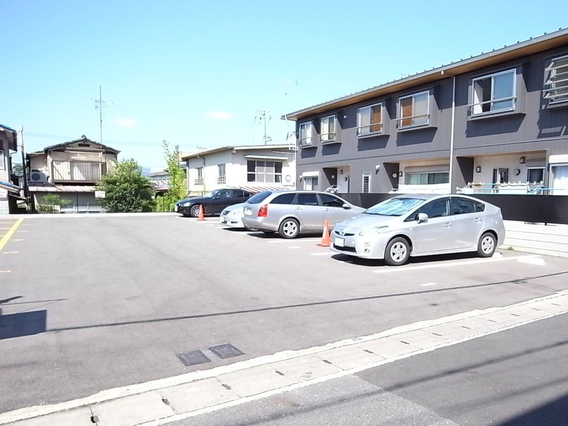 アビテ花の木ガレージの外観・駐車場イメージ1枚目