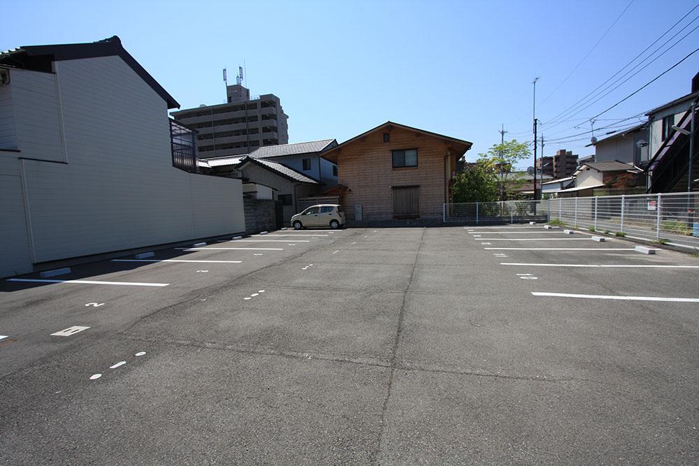 道後温泉駅裏駐車場の外観・駐車場イメージ2枚目