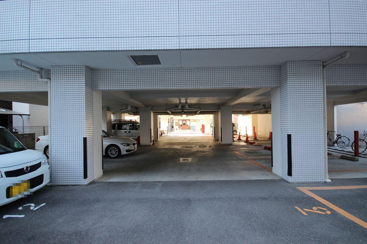 ラグザス高槻駐車場の外観・駐車場イメージ2枚目