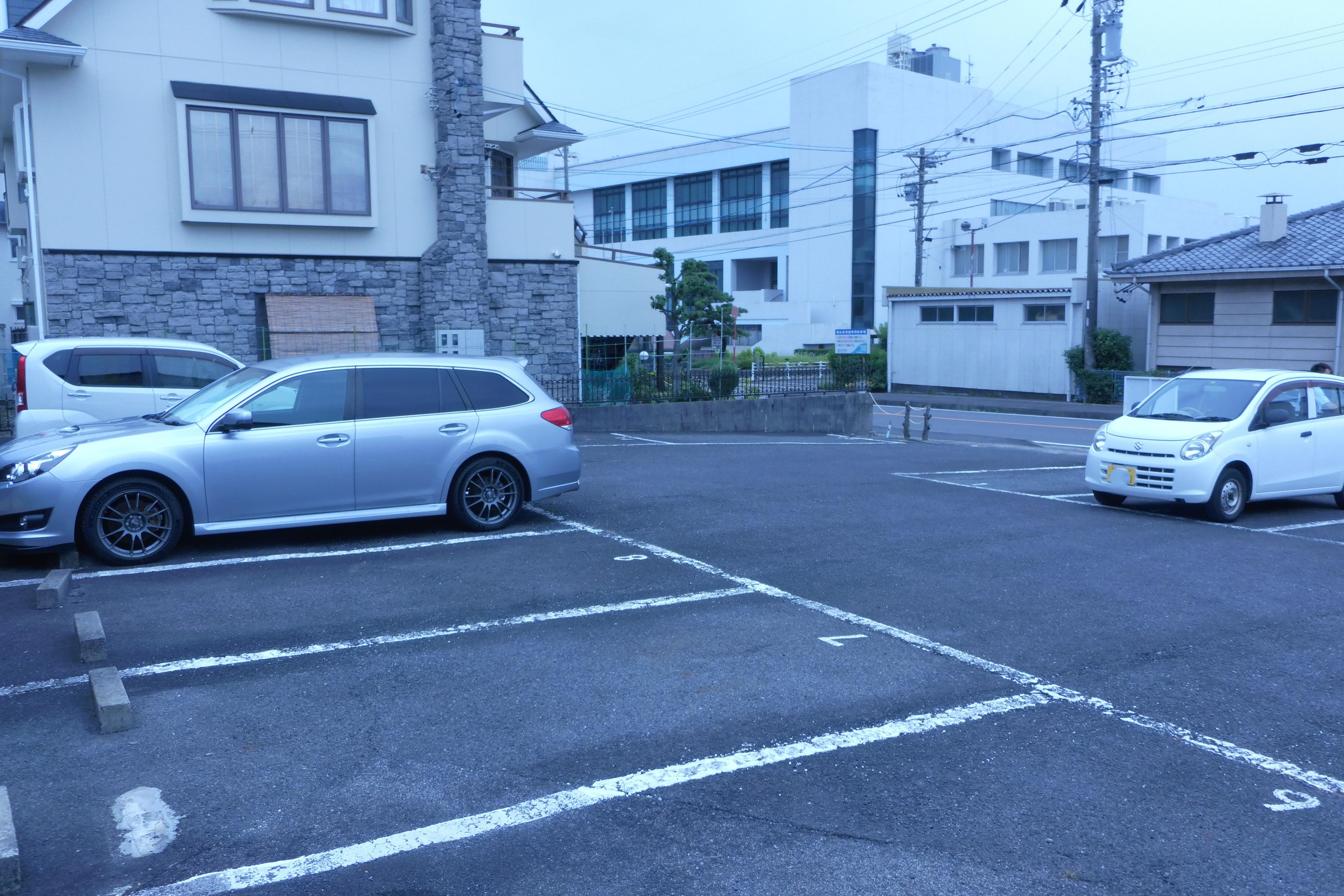 320044の外観・駐車場イメージ1枚目